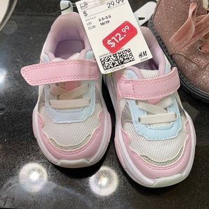 Infant girl sneakers